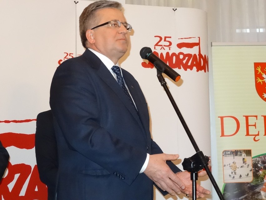 Prezydent Komorowski opuszczał ratusz w Dębicy przy okrzykach „Gdzie jest szogun?”