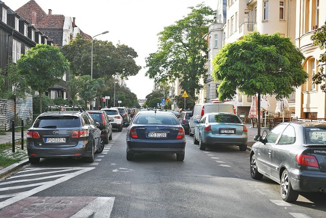 Mieszkańcy Jeżyc narzekają na korki. Radny uspokaja