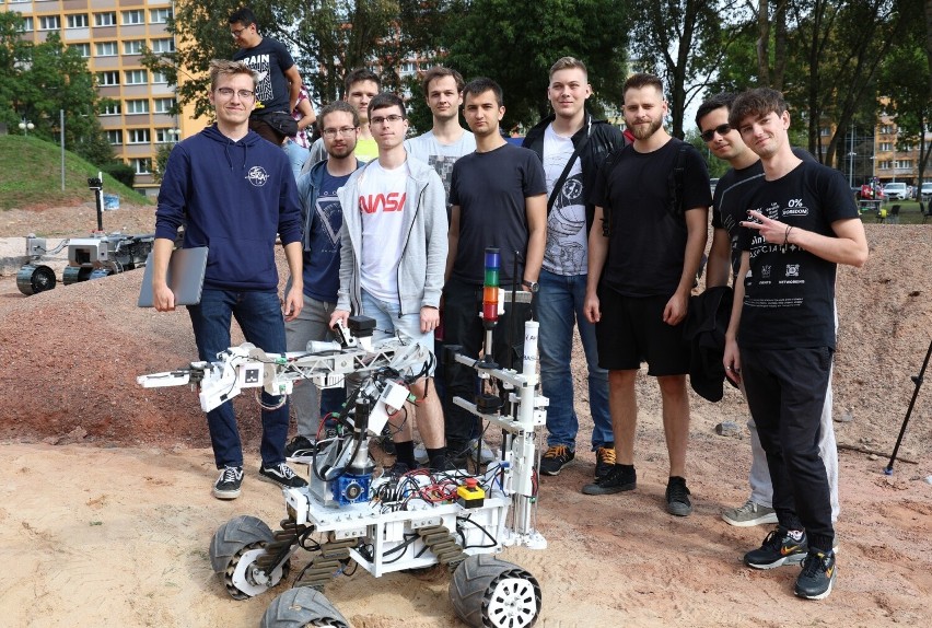 Drużyna SKA Robotics z Politechniki Warszawskiej wraz ze...