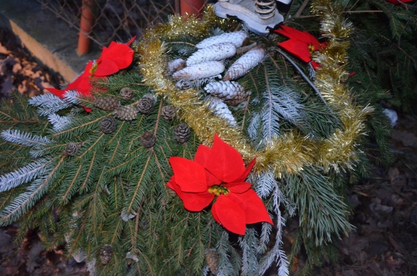 Ścieżki rowerowe w Mikoszewie  w świątecznych dekoracjach