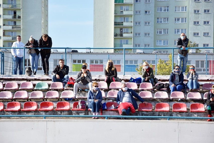 Piłka nożna. Żacy tym razem zagrali na stadionie przy ul. Bydgoskiej w Pile. Zobaczcie zdjęcia