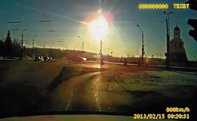 Upadek meteorytu nad Czelebińskiem nagrały setki kamer.