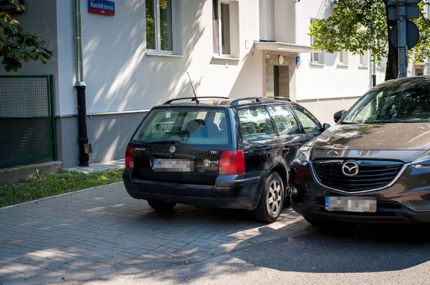 Zakaz parkowania na chodnikach w Warszawie. Nadchodzi...