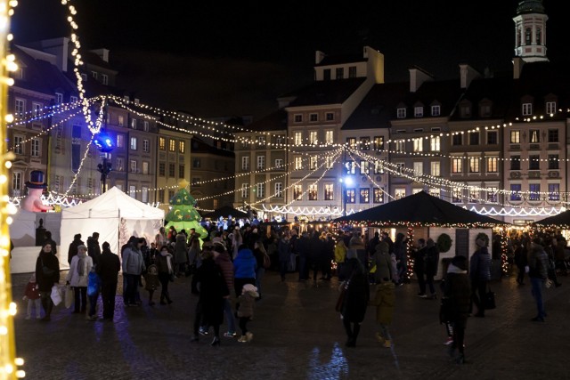 Na miejsce pomiaru w kategorii “Rynek i miejsce spotkań” w Warszawie wybrano lodowisko i jarmark bożonarodzeniowy w centrum. Warszawa uplasowała się w tej kategorii na pierwszym miejscu, jako najgłośniejsza. Zmierzony poziom hałasu wynosił 65,4 decybele.