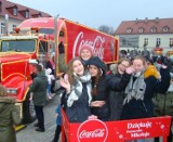 Oświęcim. Na Rynek przyjechała świąteczna ciężarówka coca coli [ZDJĘCIA]