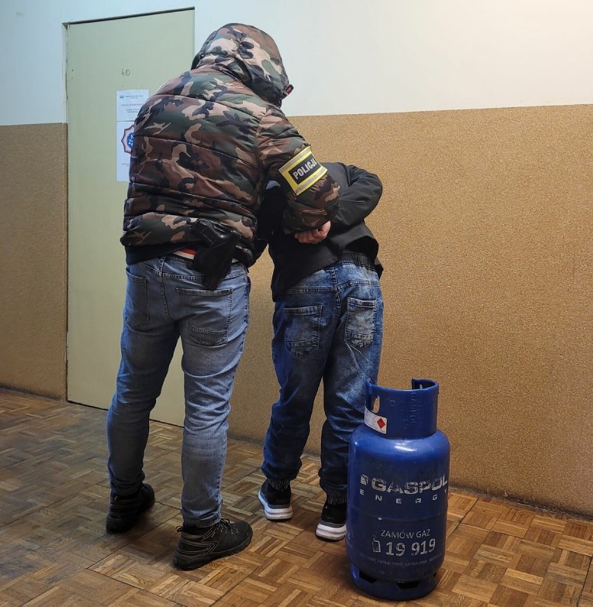 Włamywacze w rękach wieluńskiej policji. Ukradli butlę gazową i drobne przedmioty