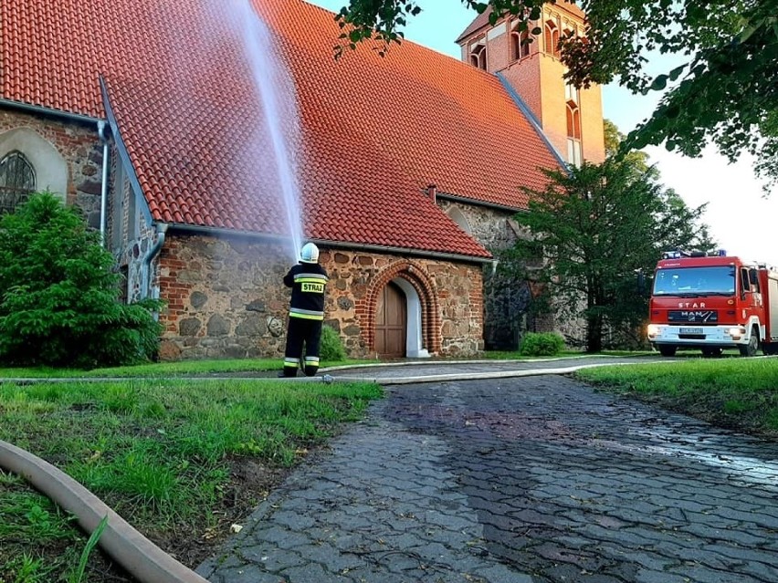 Pożar kościoła w Papowie Biskupim postawił na nogi strażaków...