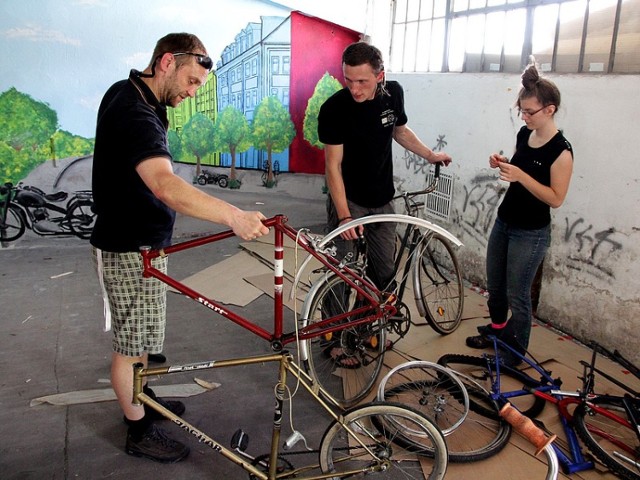 Jeśli chcesz tchnąć nowego ducha w swój stary rower, koniecznie weź udział w warsztatach na Węglowej - fot. Wojciech Oksztol