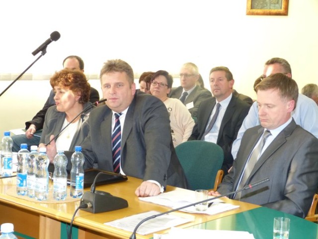 Prezydent Jarosław Wilczyński wycofał na sesji projekt uchwały o wprowadzeniu podatku za psy.