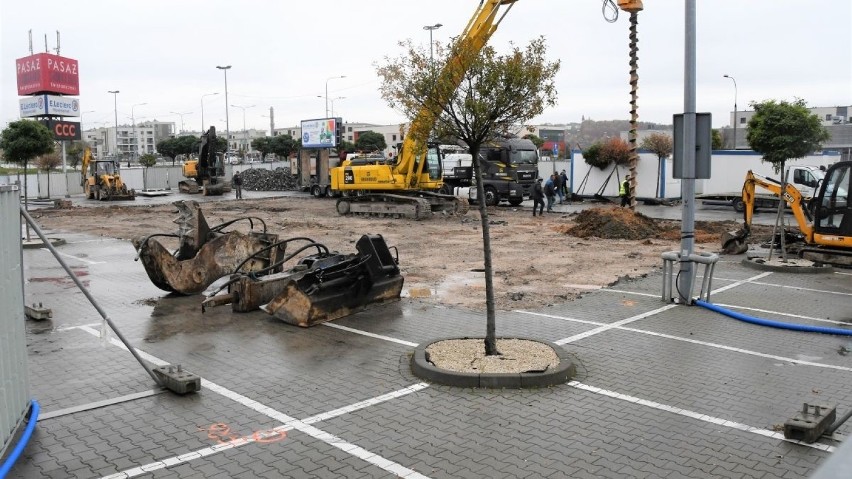 W Kielcach rozpoczęła się budowa kolejnej restauracji McDonald's. Koparki wjechały na plac budowy [WIDEO, zdjęcia]