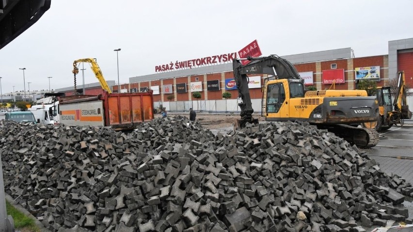 W Kielcach rozpoczęła się budowa kolejnej restauracji McDonald's. Koparki wjechały na plac budowy [WIDEO, zdjęcia]