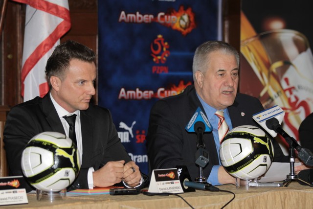 Od lewej Daniel Kaniewski, dyrektor sportowy Amber Cup oraz Maciej Kobyliński, prezydent Słupska.