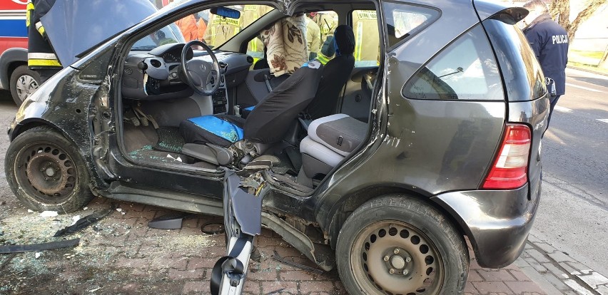 Wypadek w Książu Wlkp. Kobieta wjechała w budynek