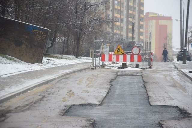 Na ulicy Stasieckiego na Borkach w Radomiu nadal trwają roboty wykonywane na zlecenie Wodociągów Miejskich.