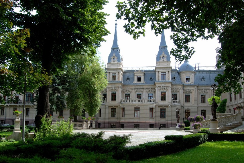 Ogród przy pałacu Poznańskiego oficjalnie zabytkiem [ZDJĘCIA]
