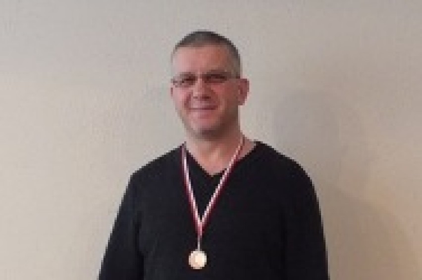 Policjant z Kłodzka, Andrzej Juszczak zdobył brązowy medal podczas Zimowych Mistrzostw Policji