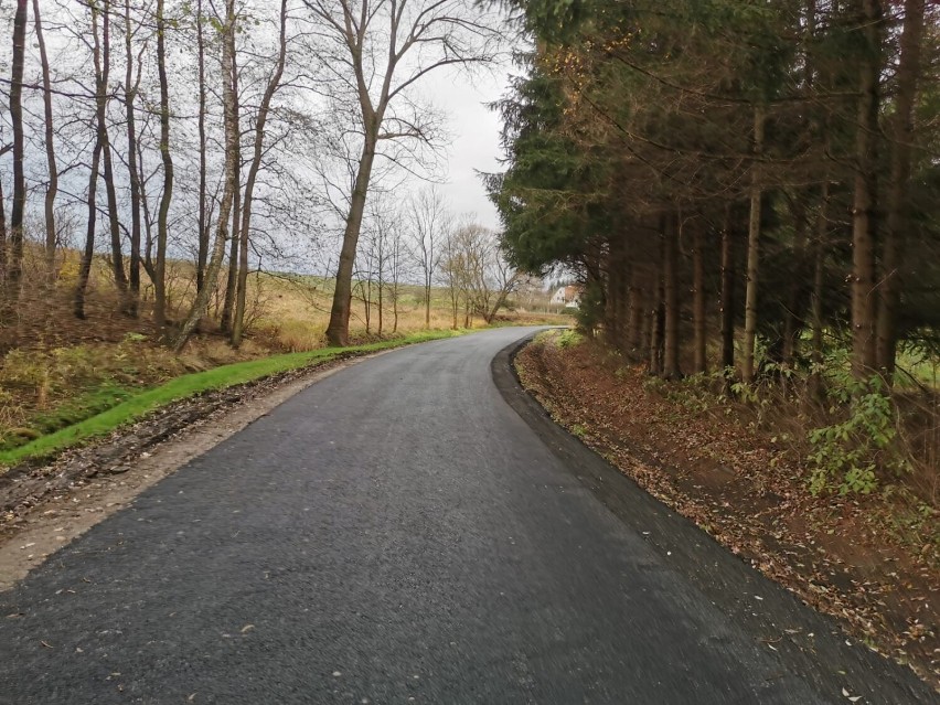 Trwa przebudowa drogi powiatowej we wsi Marcinów. Planowany termin zakończenia inwestycji to 30 listopada 