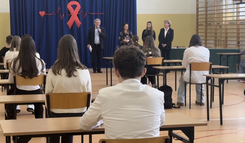 Olecko: Finał XX Powiatowego Konkursu Wiedzy o HIV/AIDS [WIDEO]