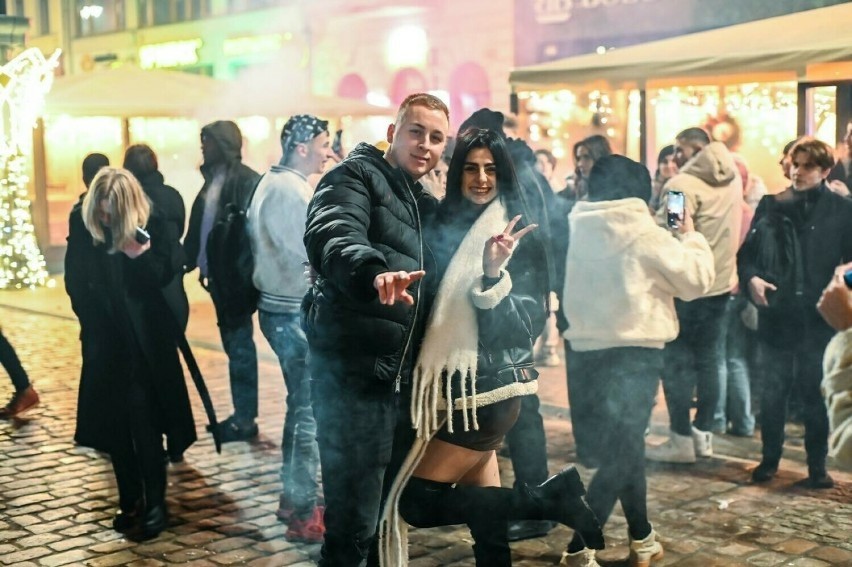 Romantyczne powitanie nowego roku w Bydgoszczy. Zobaczcie zdjęcia ze Starego Rynku