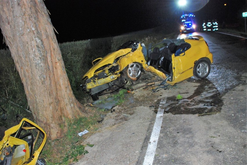 Tragedia pod Pomyskiem Wielkim. Nie żyje kierowca - obywatel Ukrainy. Miał 25 lat (FOTO)