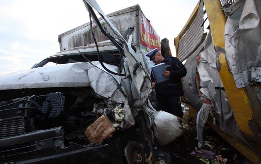 Trzy osoby ranne w wypadku (zdjęcia)