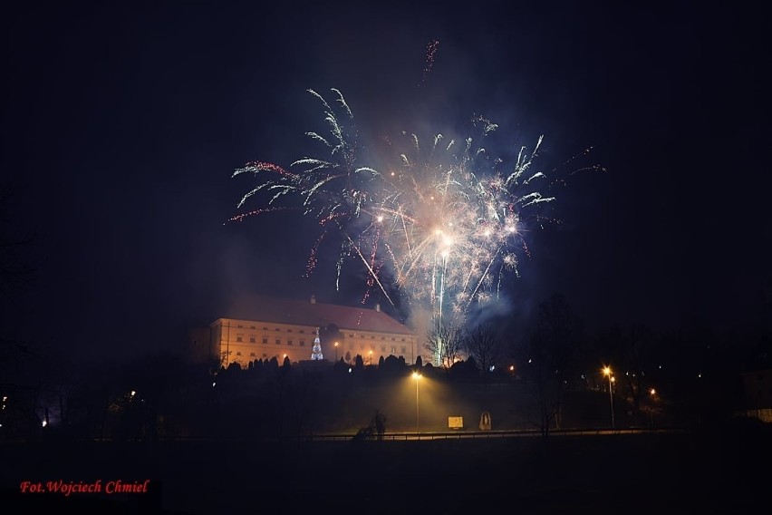 Sylwester 2020. Tak o północy Sandomierz witał Nowy 2021 rok ZDJĘCIA