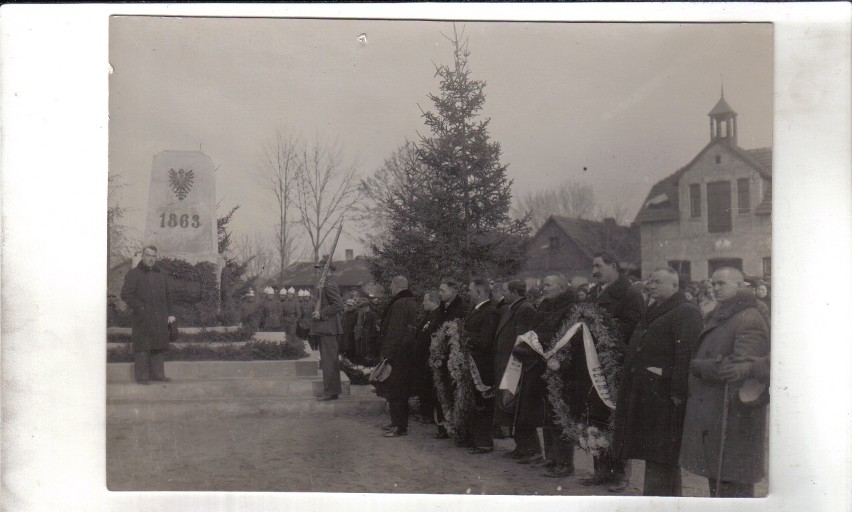 Uroczystość odsłonięcia pomnika w Mrzygłodzie.