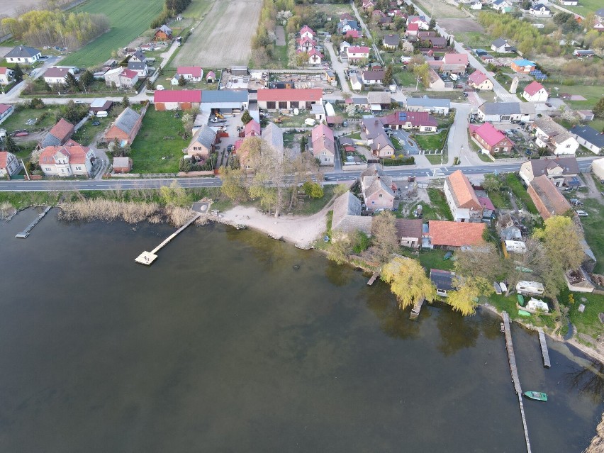 Lubogoszcz, wieś nad Jeziorem Sławskim