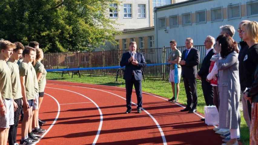 Konin. Nowoczesne centrum sportowo-rekreacyjne dla mieszkańców przy Zespole Szkół im. Mikołaja Kopernika otwarte