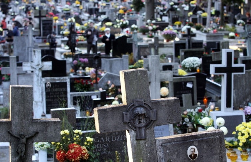 Od 2012 r. mamy więcej płacić za miejsca na cmentarzach