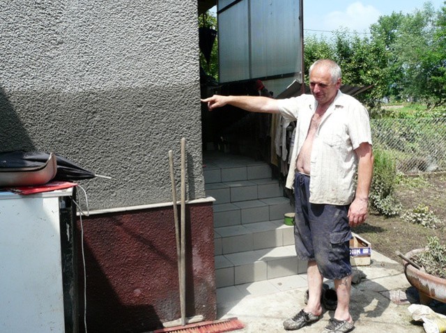 Woda sięgała parapetów domu państwa Zygiel. Zalała całe mieszkanie, wszystkie sprzęty i stała przez kilka godzin