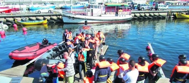 Dla wielu turystów odwiedzających Hel to port rybacki jest właśnie pierwszym miejscem, które oglądają