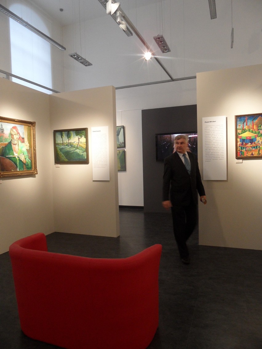 Parter, sala w której wystawione są obrazy Grupy Janowskiej