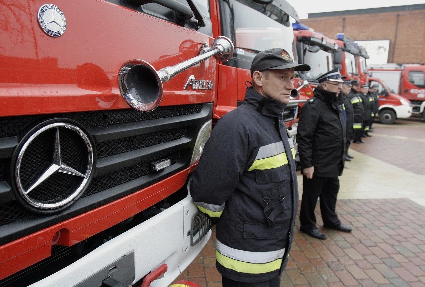 Nowe samochody dla strażaków w Łódzkiem (ZDJĘCIA)