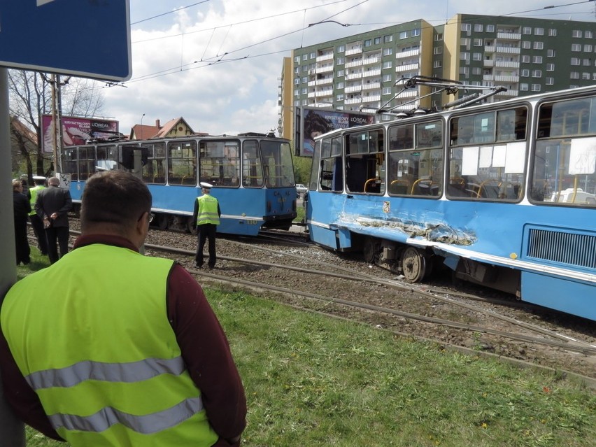 Wrocław: Zderzenie tramwajów na Żmigrodzkiej (ZDJĘCIA)