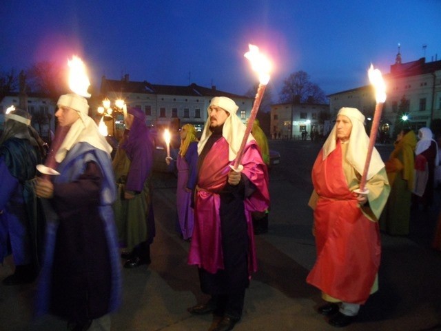 Ulicami Strumienia na Śląsku Cieszyńskim przeszła plenerowa Droga Krzyżowa [ZDJĘCIA]