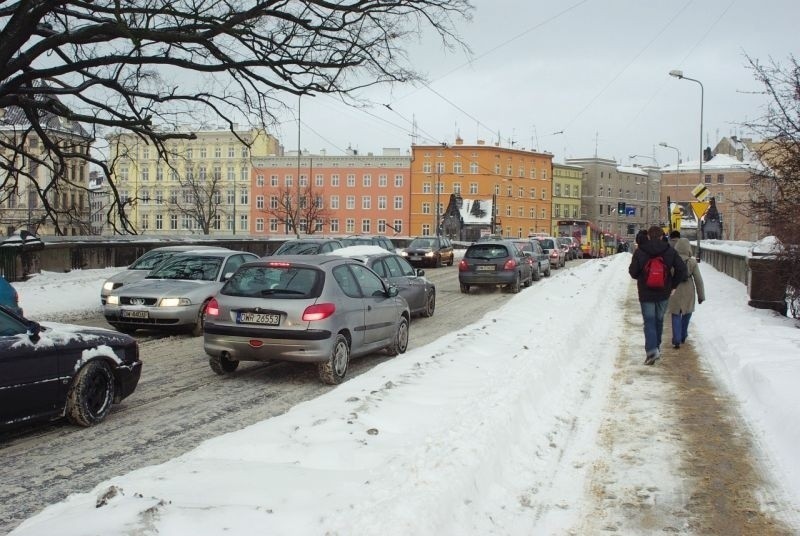 Dolny Śląsk sparaliżowany przez opady śniegu