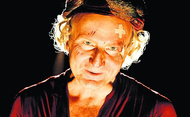 Mirosław Kropielnicki w roli sędziego Adama w ostatnim spektaklu, jaki Janusz Wiśniewski zrealizował w Teatrze Nowym, jeszcze jako dyrektor