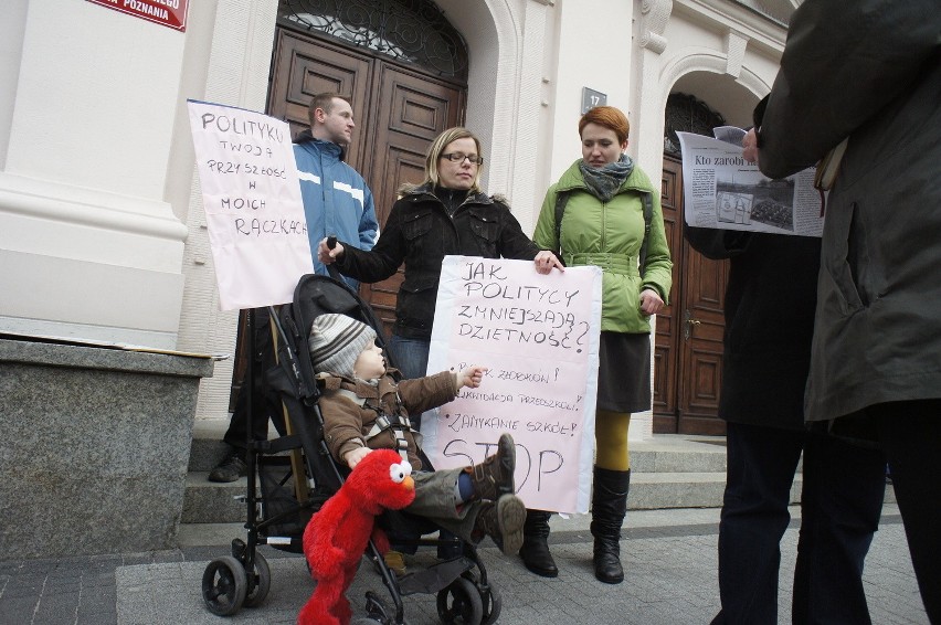 Protest przeciwko likwidacji szkół [ZDJĘCIA]