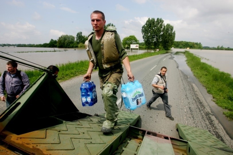 Ewakuacja Starego Otoku i fala kulminacyjna w Oławie (ZDJĘCIA)