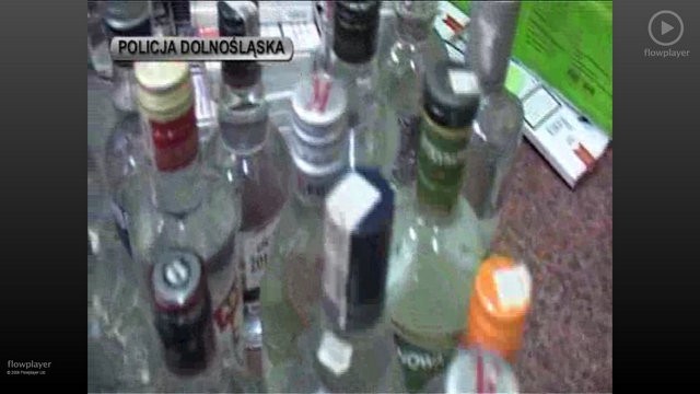 Wrocław: Tysiące papierosów i 200 litrów alkoholu bez akcyzy znalazła ołbińska policja(FILM,ZDJĘCIA)