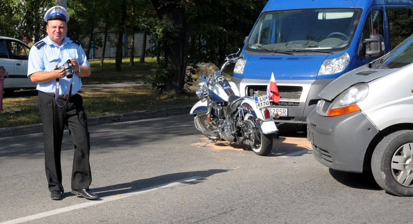 Ul. Zemborzycka: Zderzenie motocyklisty z samochodem osobowym (ZDJĘCIA)