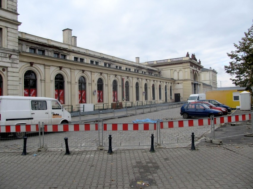 Nie ma już parkingu przy Dworcu Świebodzkim. PKP szuka najemcy na teren przy Robotniczej