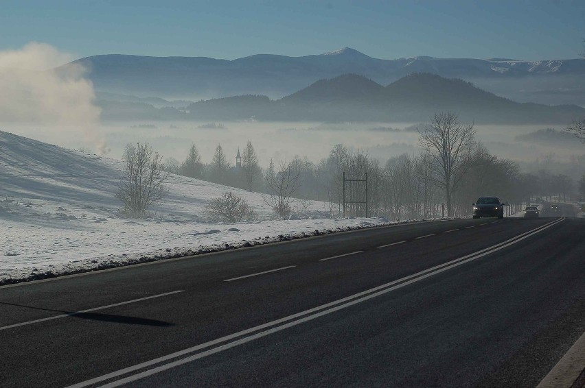 Przełęcz Radomierska (523 m.n.p.m.) na drodze krajowej nr 3...