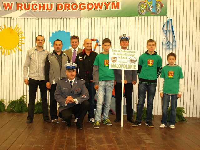 Dzieci z wiejskiej szkoły w Stroniu pokonały wszystkich rówieśników i są najlepsze w Polsce