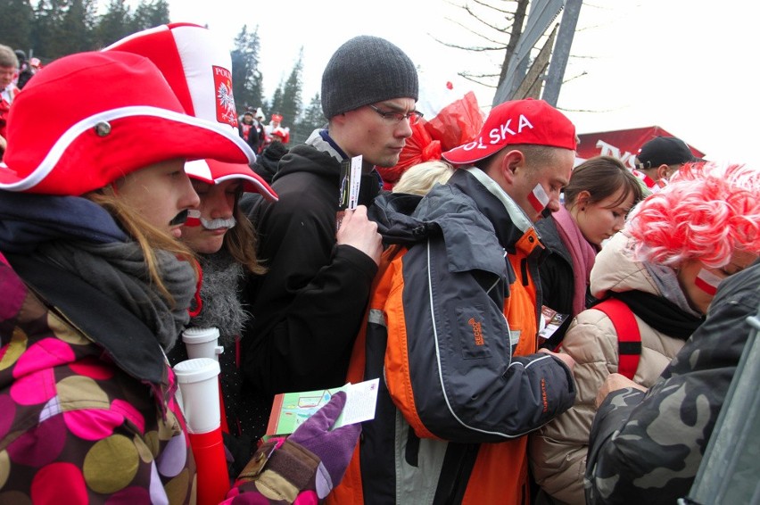 Wzruszający Skok do Celu Małysza na przekór pogodzie [ZDJĘCIA]