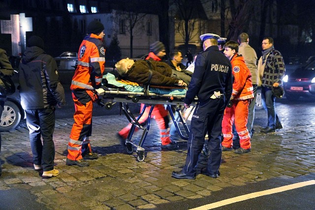 W wypadku przy ul. Wyszyńskiego ucierpiał pieszy, który przechodził przez jezdnię na zielonym świetle.