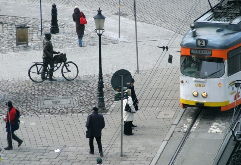 Przystanki tramwajowe na Strzeleckiej są niewygodne