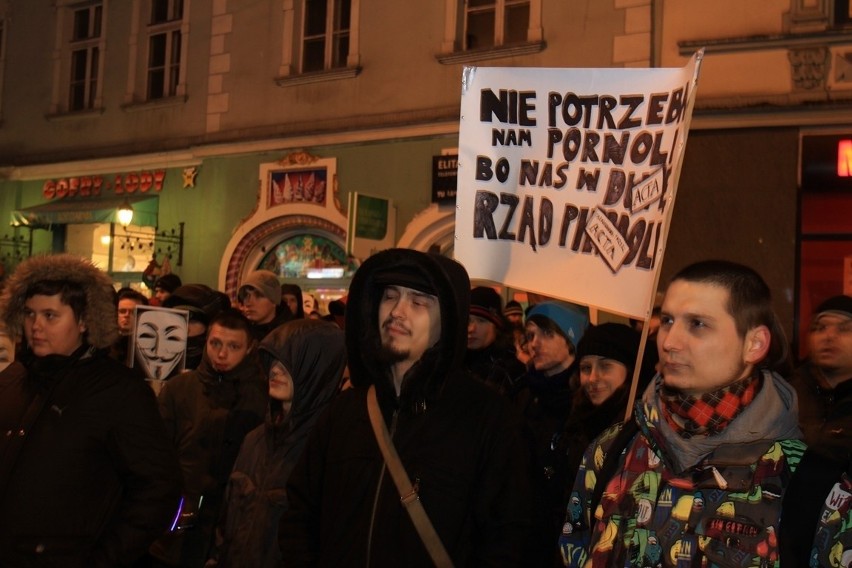 Protest przeciwko ACTA na placu Stulecia w Sosnowcu [ZDJĘCIA i WIDEO]