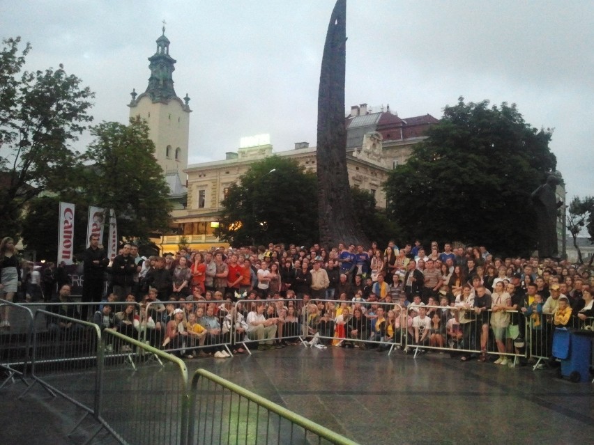 Euro 2012: Po prowokacji Ukraińcy zaostrzają kontrole w strefach kibica